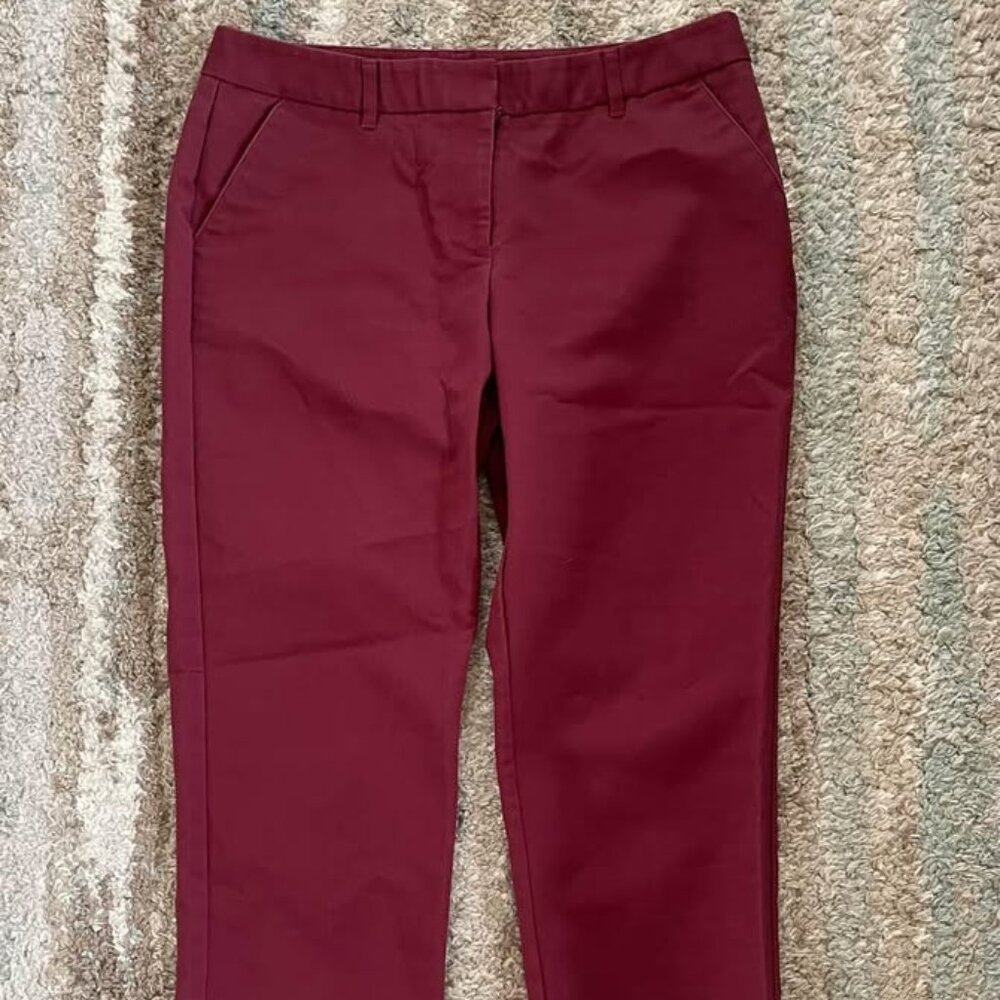 Maurice’s Women's Capri Pants Sz 7 8 Cranberry Colored